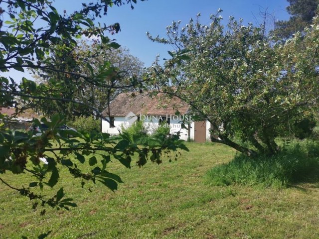 Eladó családi ház, Nyugotszenterzsébeten 5.6 M Ft, 2 szobás