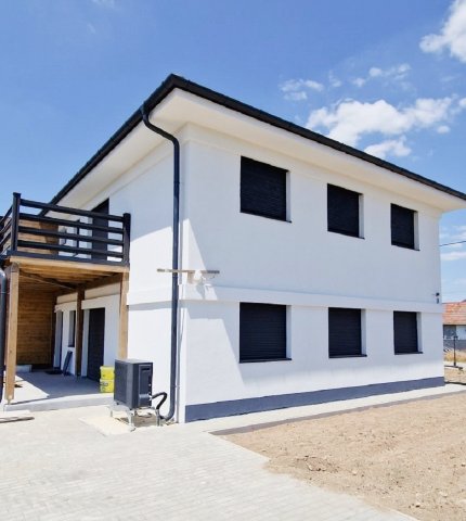 Eladó téglalakás, Cegléden 65 M Ft, 4 szobás
