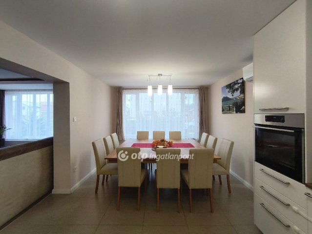 Eladó családi ház, Velencén 220 M Ft, 4 szobás