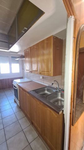 Eladó panellakás, Dunaújvárosban 32.9 M Ft, 1+3 szobás