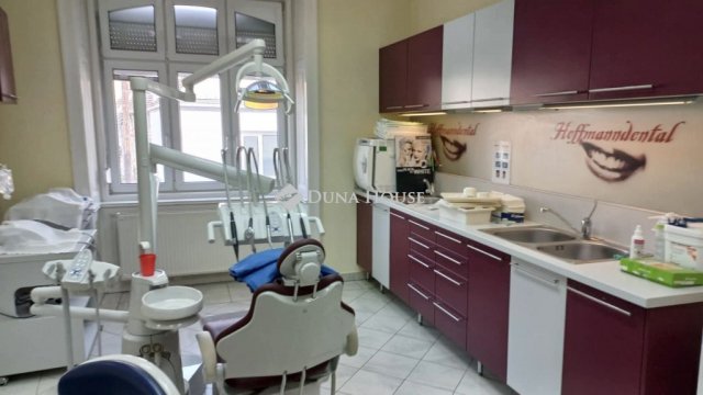 Eladó téglalakás, Sopronban 89 M Ft, 4 szobás