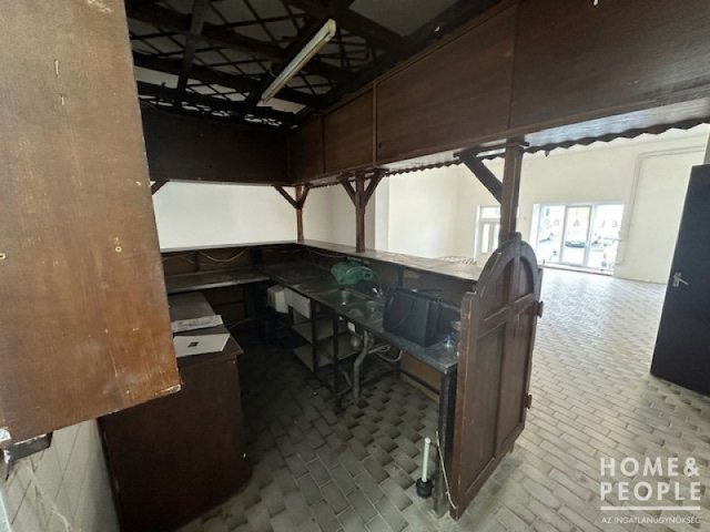Eladó üzlethelyiség, Hódmezővásárhelyen 28 M Ft