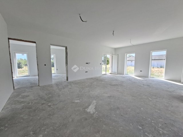 Eladó családi ház, Atkáron 70 M Ft, 4 szobás