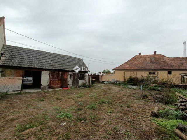 Eladó családi ház, Dunapatajon 15 M Ft, 5 szobás