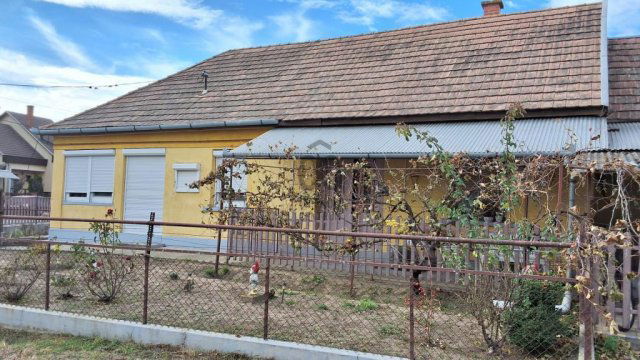 Eladó családi ház, Tápiószentmártonon 29.9 M Ft, 3 szobás