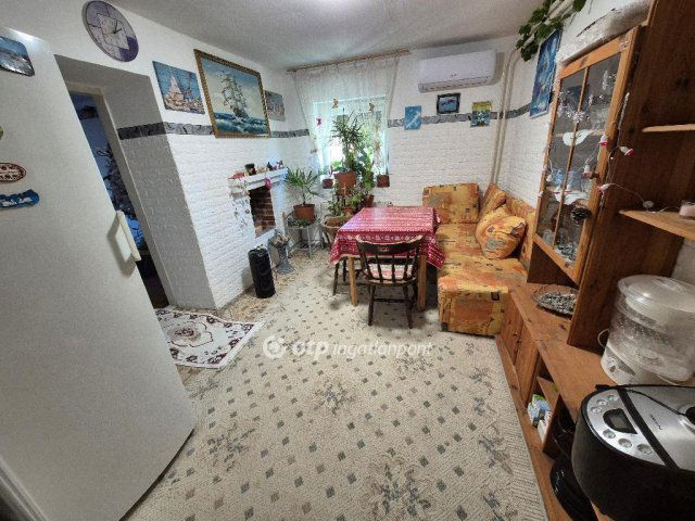 Eladó családi ház, Orosházán 9.9 M Ft, 2 szobás