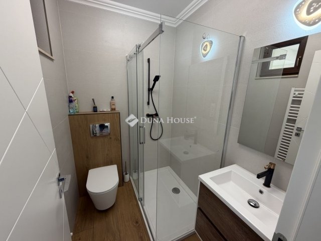 Eladó családi ház, Üllőn 175 M Ft, 4 szobás