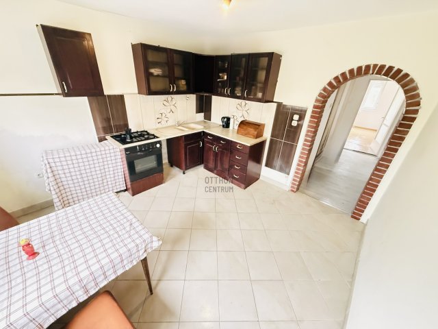 Eladó családi ház, Baracskán 74.99 M Ft, 3 szobás