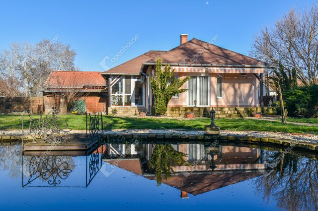 Eladó családi ház, Algyőn 108.99 M Ft, 4 szobás