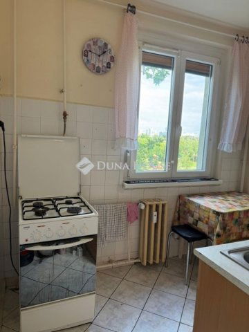 Eladó panellakás, Szegeden 64.9 M Ft, 3 szobás