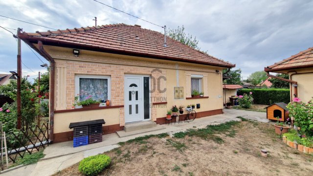 Eladó családi ház, Pilisen 44.5 M Ft, 2 szobás