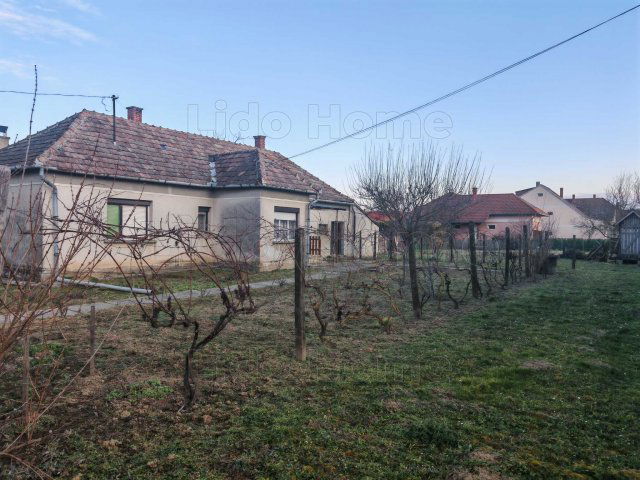 Eladó családi ház, Zalacsányon 24.99 M Ft, 7 szobás