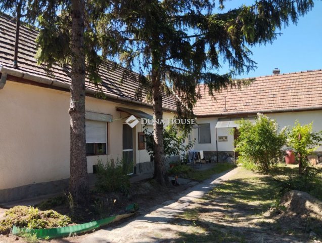 Eladó családi ház, Dorogon 21 M Ft, 1 szobás