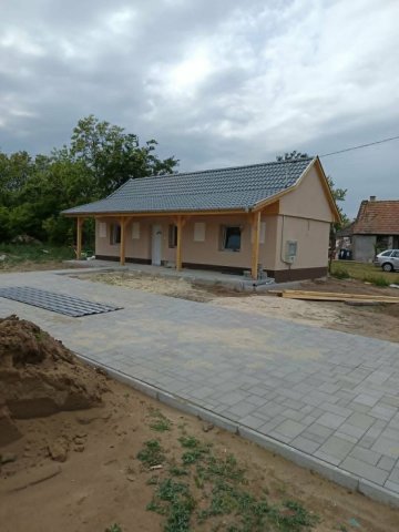 Eladó családi ház, Daruszentmiklóson 22 M Ft, 2 szobás