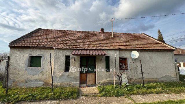 Eladó családi ház, Kemenesszentpéteren 8.9 M Ft, 2 szobás
