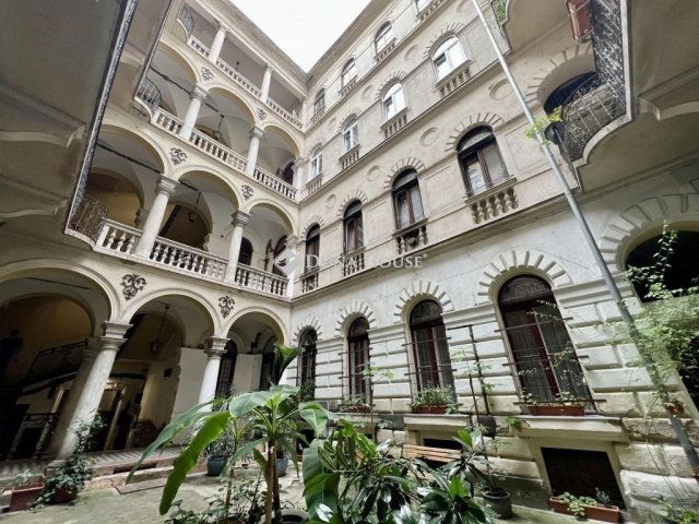 Eladó téglalakás, Budapesten, VI. kerületben 99.9 M Ft, 4 szobás