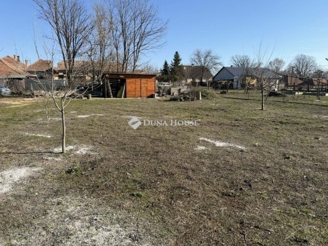 Eladó családi ház, Dánszentmiklóson 49.9 M Ft, 2 szobás