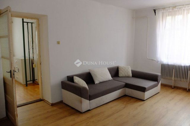 Eladó családi ház, Esztergomban 24.9 M Ft, 2 szobás