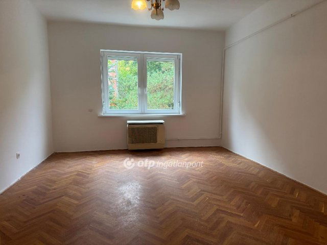 Eladó téglalakás, Szolnokon 22.49 M Ft, 1 szobás