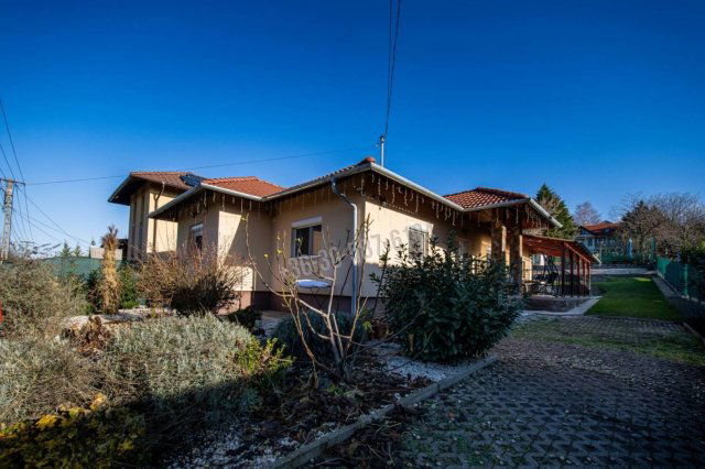 Eladó családi ház, Veresegyházon 138.9 M Ft, 4 szobás