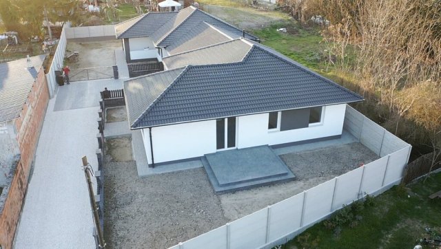 Eladó ikerház, Szigetszentmártonban 92.999 M Ft, 4 szobás