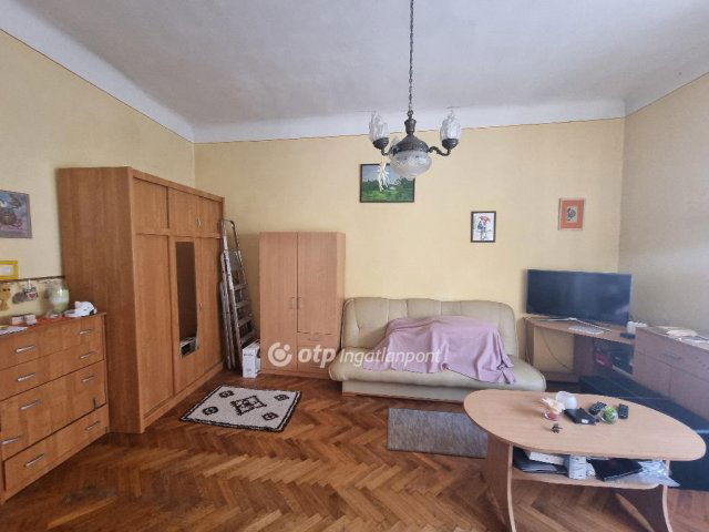 Eladó téglalakás, Pápán 26.95 M Ft, 2 szobás