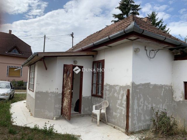 Eladó családi ház, Kisbucsán 25 M Ft, 2 szobás
