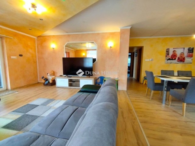Eladó családi ház, Mohácson 75 M Ft, 4 szobás