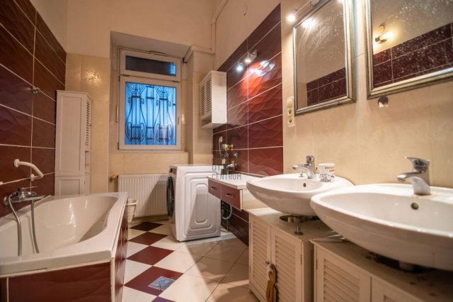 Eladó téglalakás, Budapesten, VII. kerületben 140 M Ft, 3 szobás