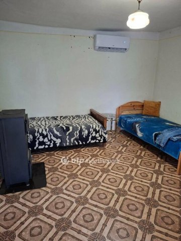 Eladó családi ház, Nagyvenyimen 28 M Ft, 2 szobás
