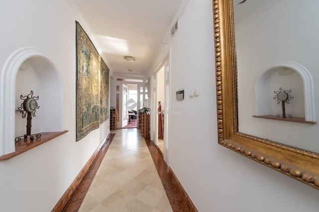 Eladó családi ház, Budapesten, II. kerületben 480 M Ft, 1 szobás