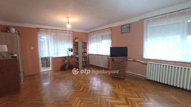 Eladó családi ház, Jászfényszarun 50 M Ft, 3 szobás