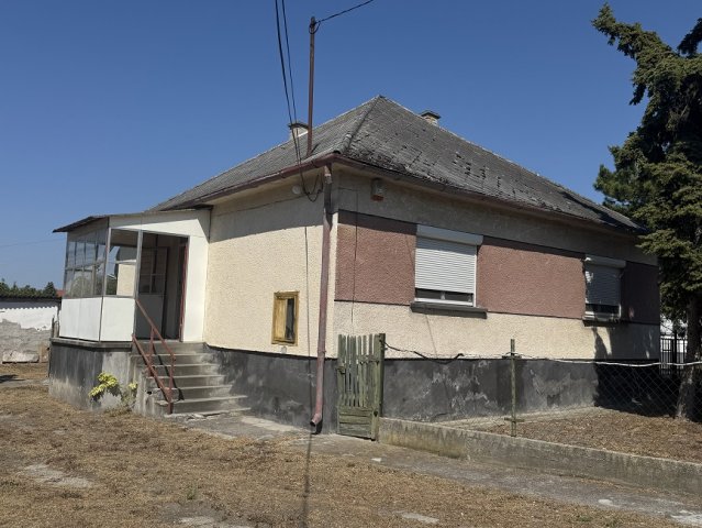 Eladó családi ház, Székesfehérvárott 65 M Ft, 3 szobás