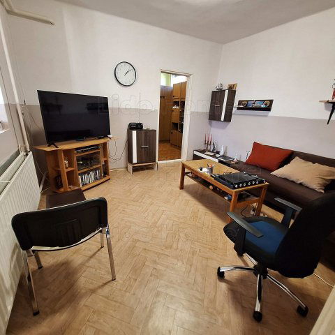 Eladó családi ház, Ságváron 65 M Ft, 10+1 szobás