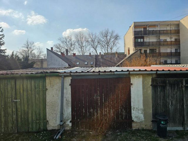 Eladó garázs, Kaposváron, Gróf Apponyi Albert utcában 5.5 M Ft