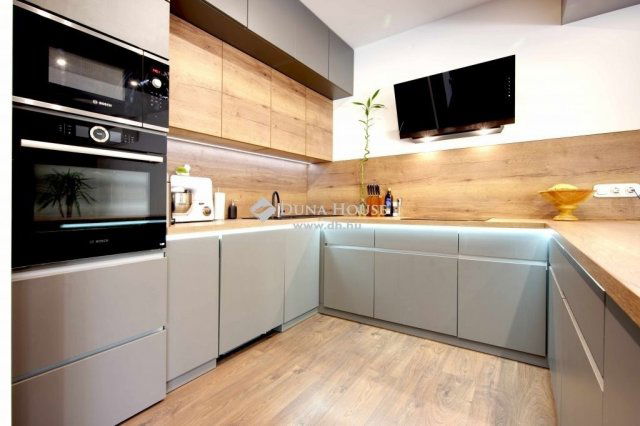 Eladó családi ház, Budakalászon 299 M Ft, 4 szobás