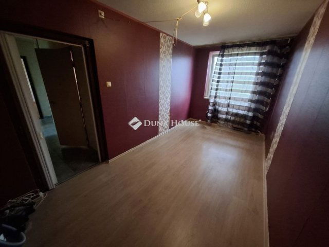 Eladó panellakás, Kiskunfélegyházán 30 M Ft, 2 szobás