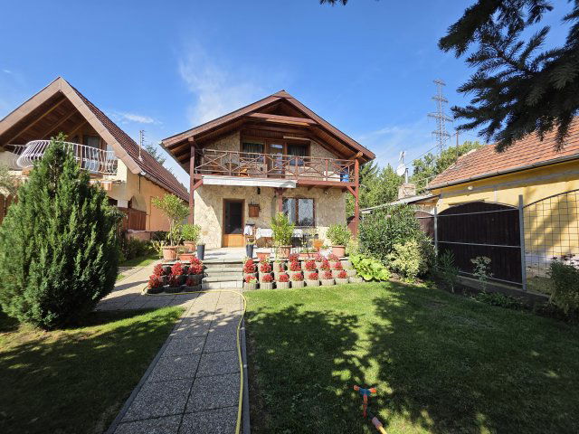 Eladó családi ház, Szigetcsépen 109.9 M Ft, 3 szobás
