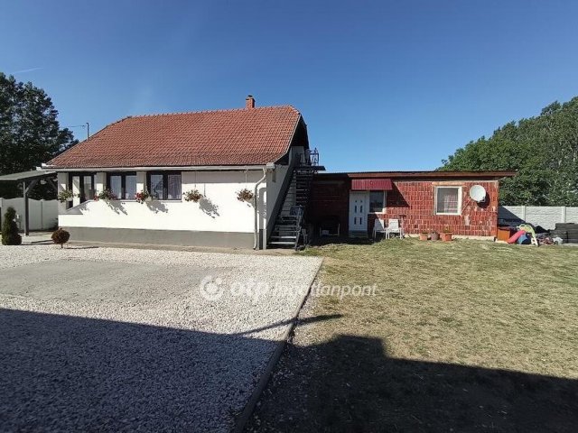 Eladó családi ház, Jászfényszarun 63 M Ft, 4 szobás