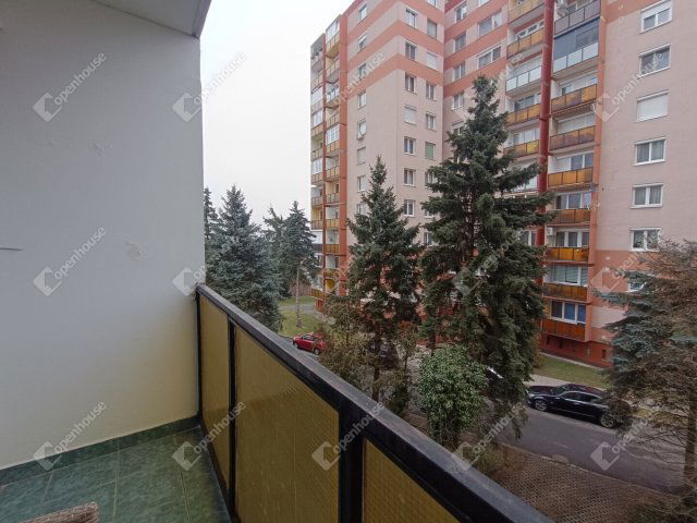 Eladó panellakás, Sopronban 53.5 M Ft, 3 szobás