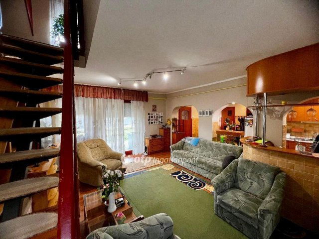 Eladó családi ház, Füzesabonyban 65 M Ft, 6 szobás