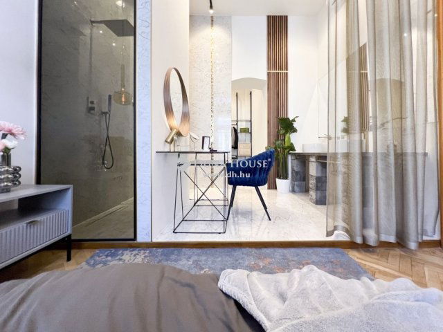 Eladó téglalakás, Budapesten, VI. kerületben 292.6 M Ft