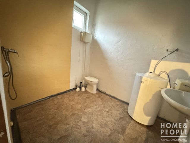 Eladó családi ház, Kübekházán 21.9 M Ft, 3 szobás