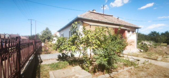 Eladó családi ház, Tiszadadán 20 M Ft, 2 szobás