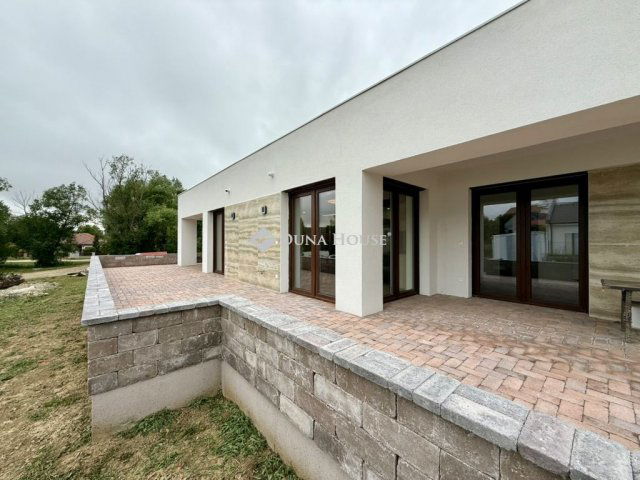Kiadó családi ház, albérlet, Bándon 590 E Ft / hó, 4 szobás