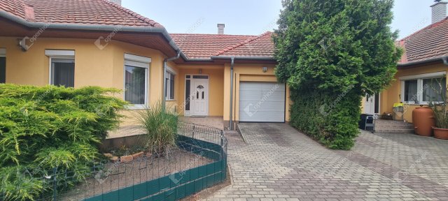 Eladó ikerház, Vámosszabadin 99.9 M Ft, 2 szobás