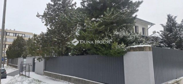 Eladó téglalakás, Vácon 99.9 M Ft, 3 szobás