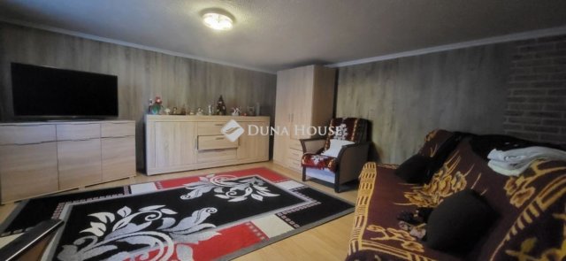 Eladó családi ház, Sáregresen 15 M Ft, 2 szobás