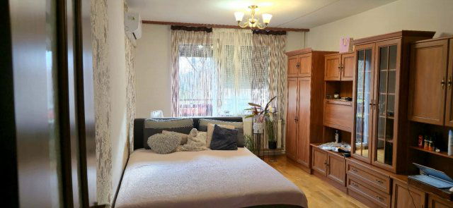 Eladó panellakás, Debrecenben 79 M Ft, 3+3 szobás