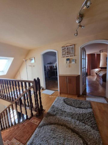 Eladó családi ház, Pápán 89.9 M Ft, 5 szobás
